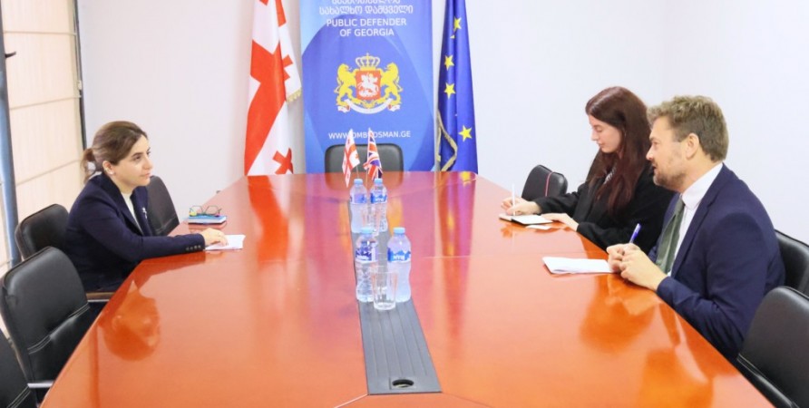 Xalq Müdafiəçisinin birinci müavini Böyük Britaniya və Şimali İrlandiya Birləşmiş Krallığının Xarici İşlər Nazirliyinin nümayəndəsi ilə görüşüb