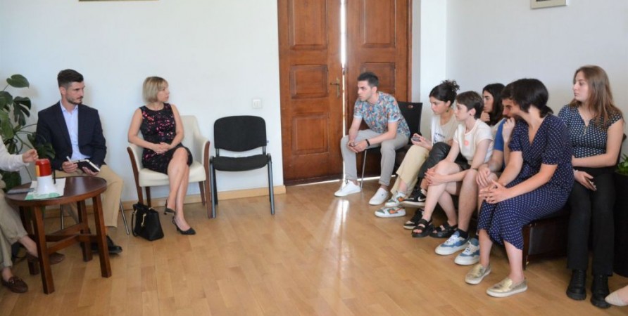 Ժողովրդական պաշտպանը հանդիպել է Թբիլիսիի պետական համալսարանի ուսանողների հետ