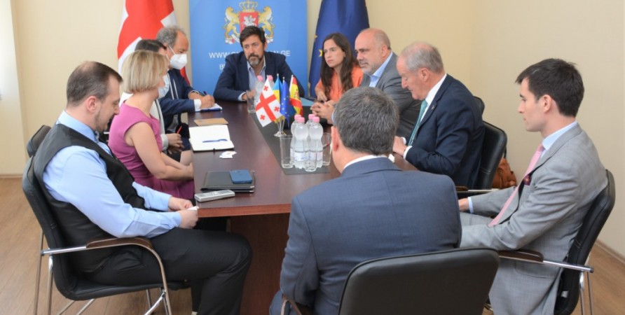 Public Defender Meets with Spanish Parliamentary Delegation