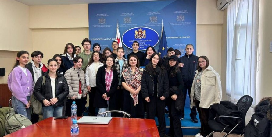 300 Araqveli  adına Tbilisi N75 dövlət məktəbinin şagirdləri ilə görüş