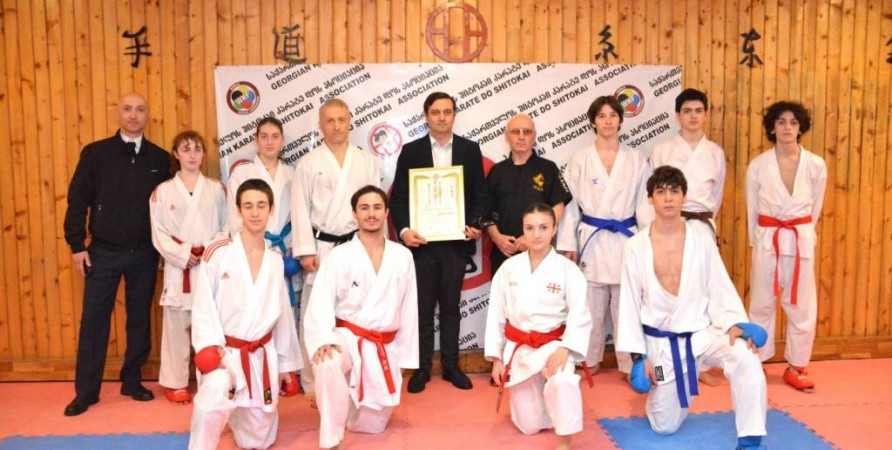 Xalq Müdafiəçisi Gürcüstanın Şitokay Karate-do Federasiyasının baza klubunun tələbələri ilə görüşüb
