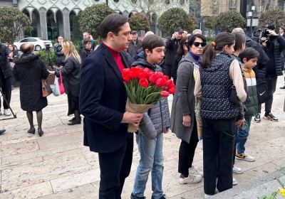 Վրաստանի Ժողովրդական պաշտպան Լևան Իոսելիանին հարգանքի տուրք է մատուցել ապրիլի 9-ին զոհվածների հիշատակին